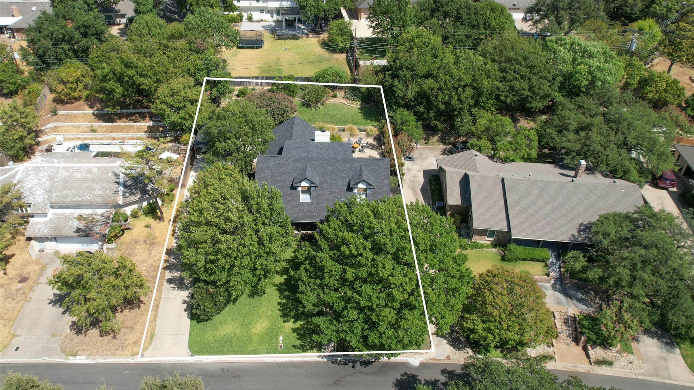 1609 Ems Road W