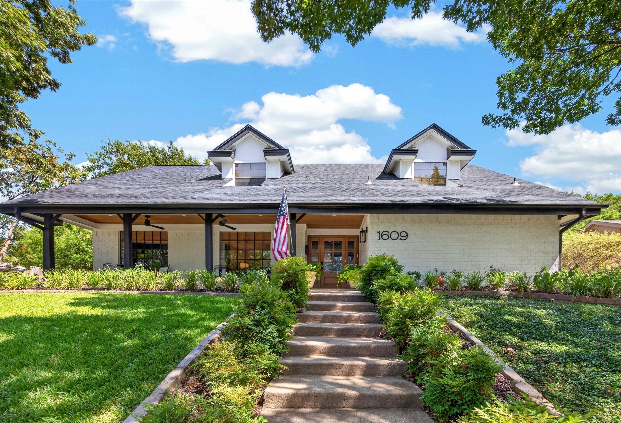 1609 Ems Road W