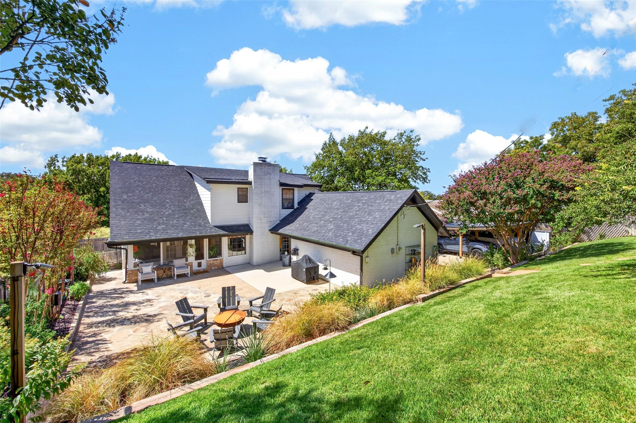1609 Ems Road W