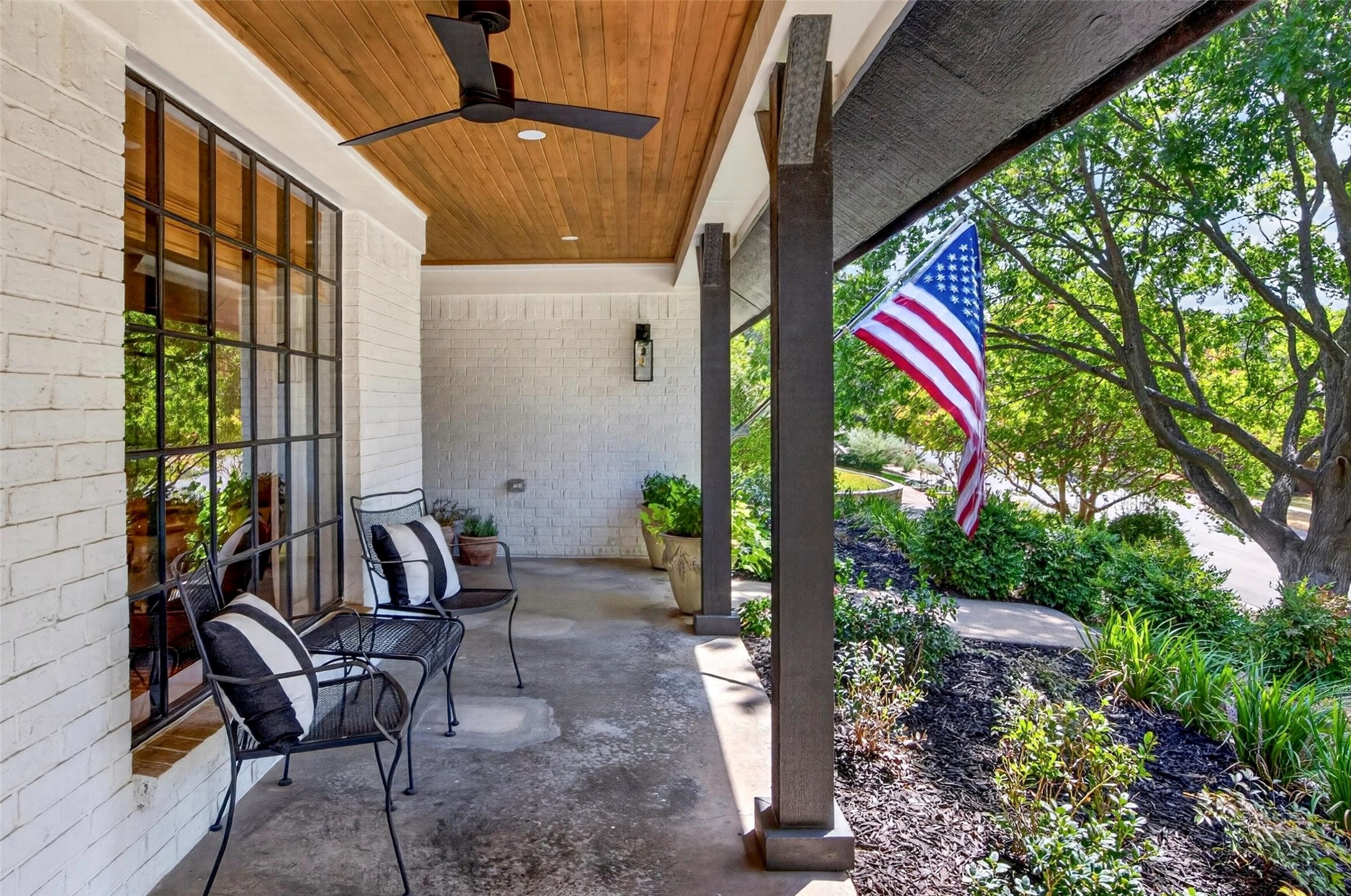 1609 Ems Road W