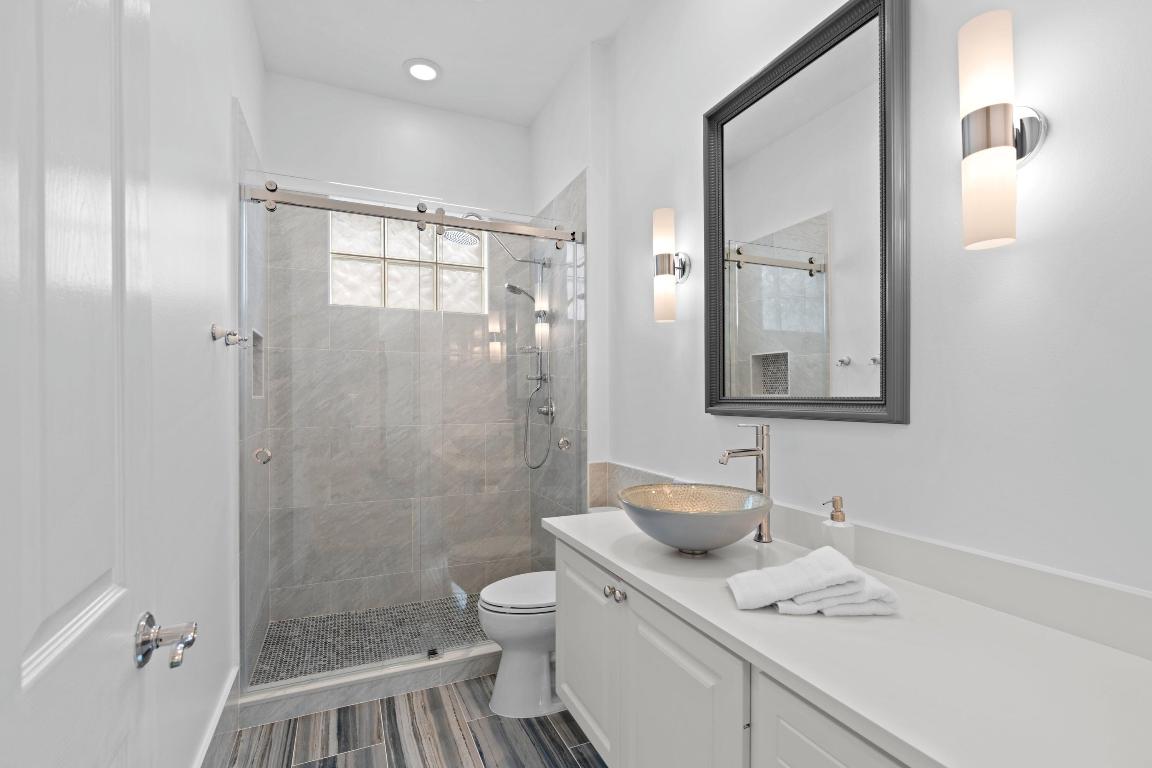 218 New Haven Boulevard