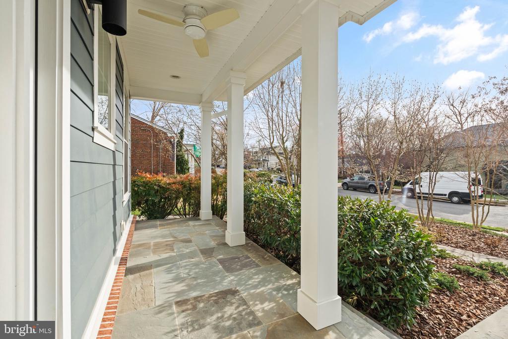 635 PUTNAM PLACE
