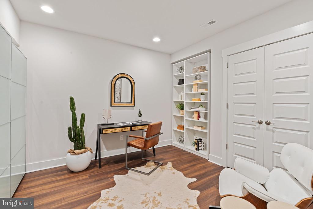 635 PUTNAM PLACE