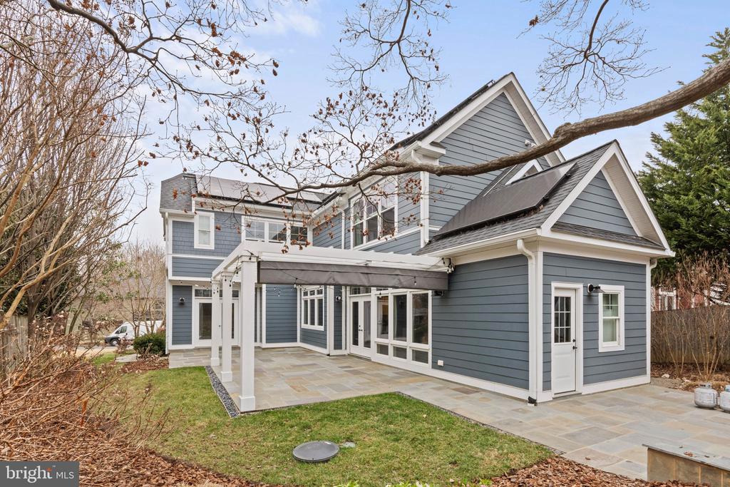635 PUTNAM PLACE