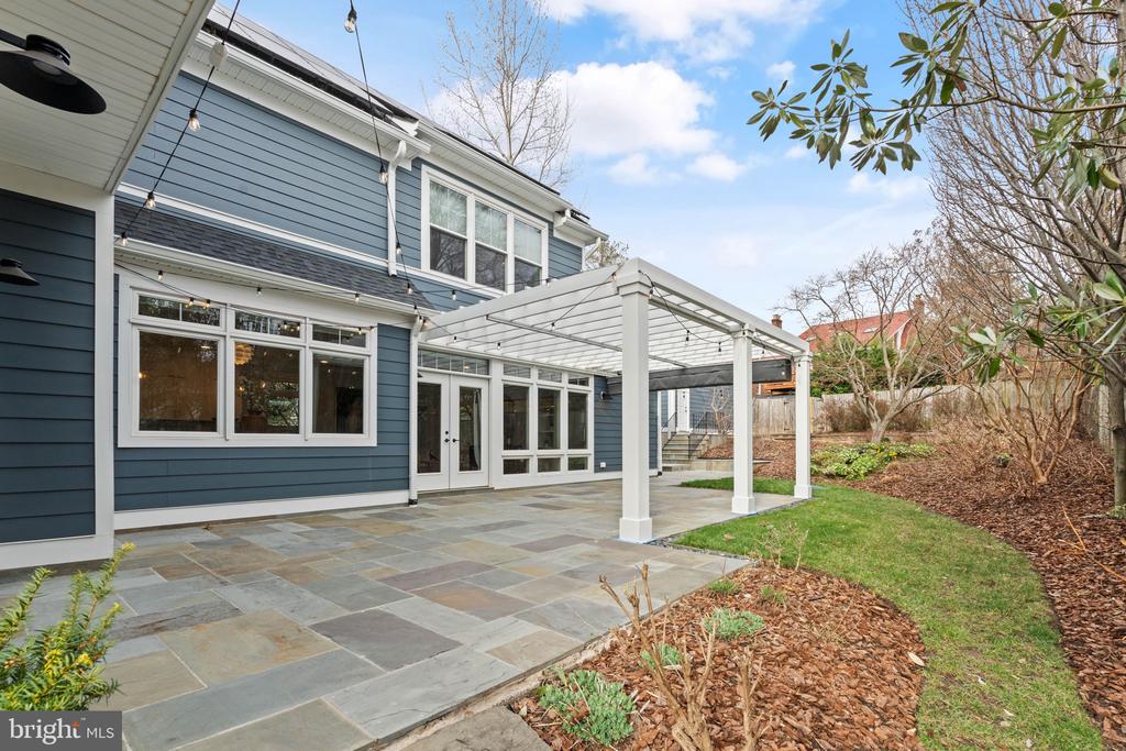 635 PUTNAM PLACE