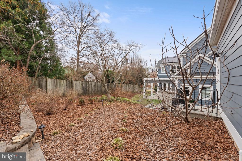 635 PUTNAM PLACE
