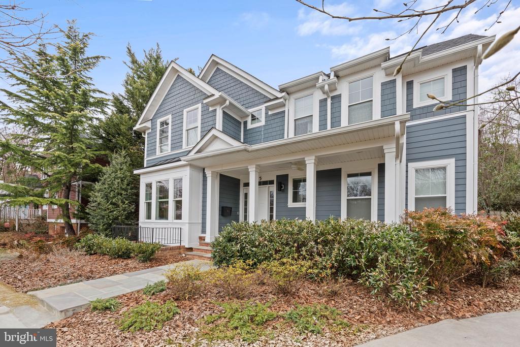 635 PUTNAM PLACE