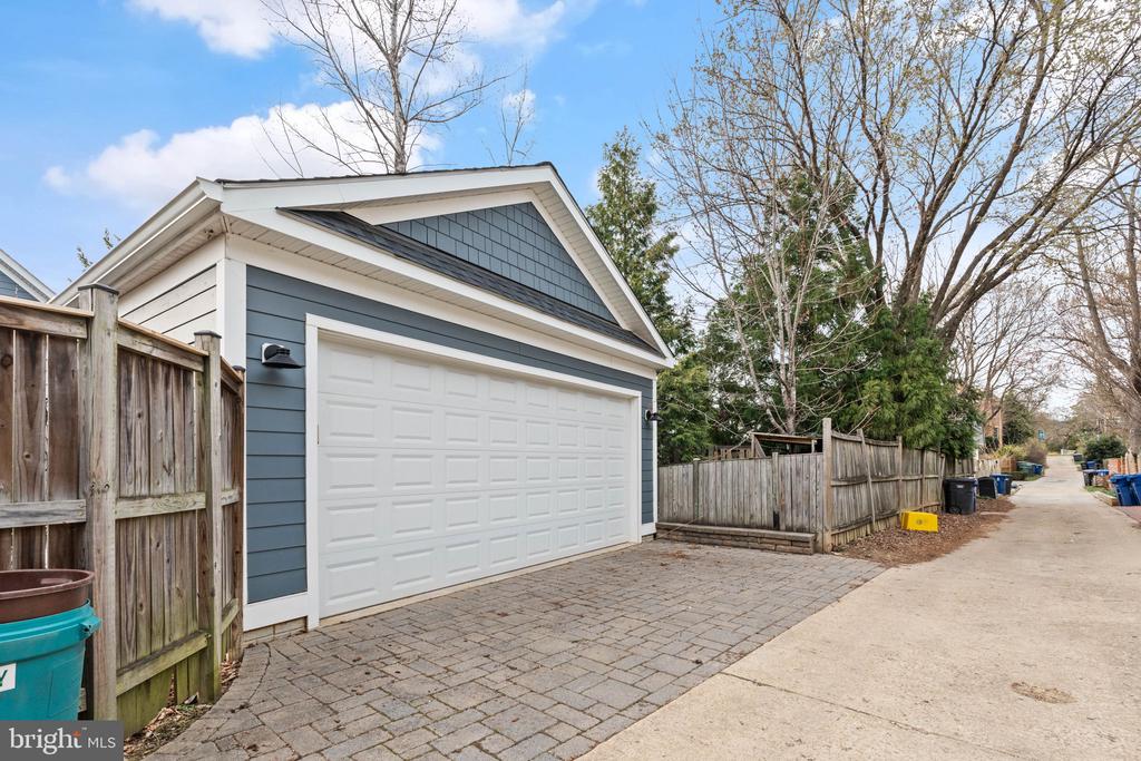 635 PUTNAM PLACE