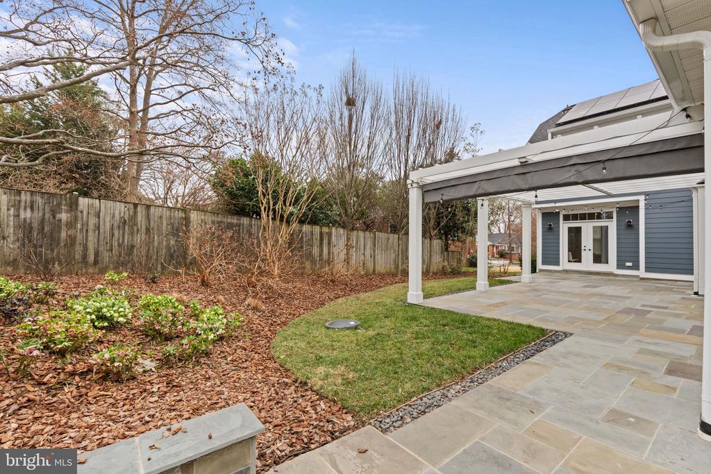 635 PUTNAM PLACE