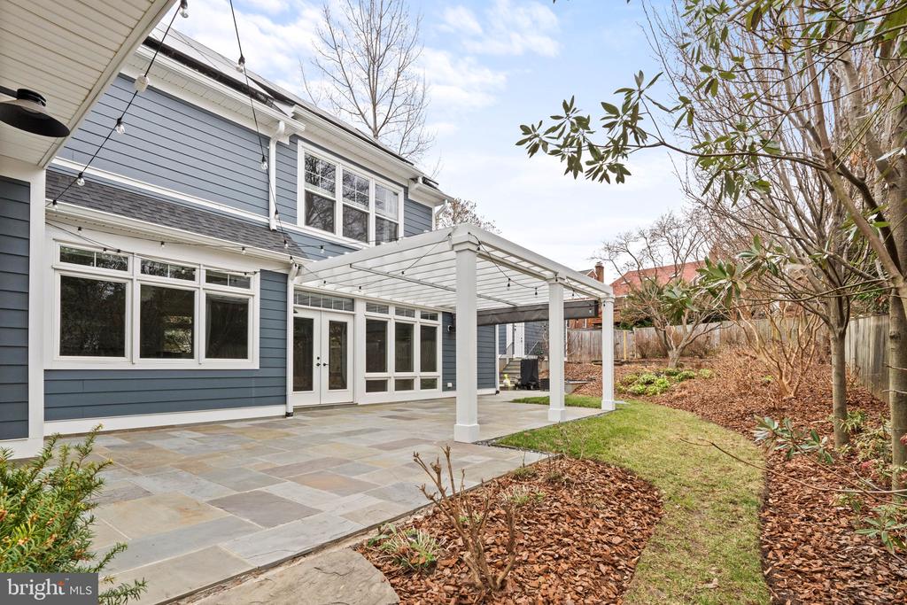 635 PUTNAM PLACE
