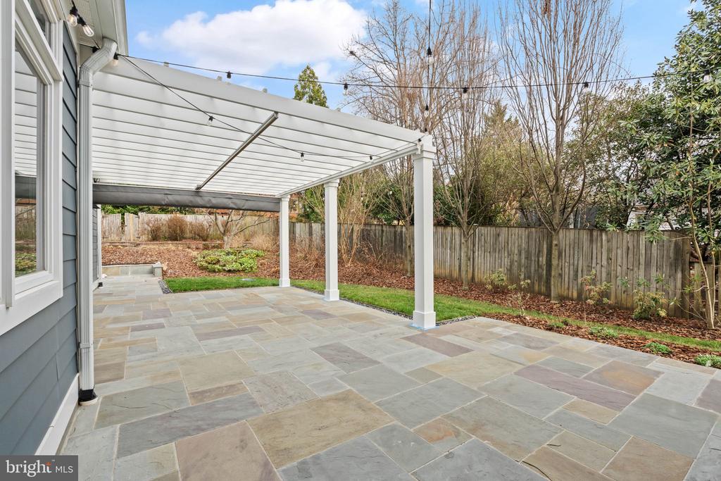 635 PUTNAM PLACE