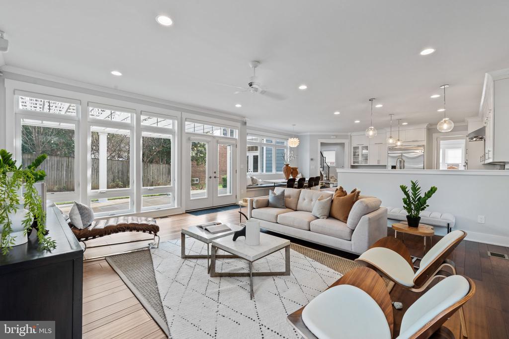 635 PUTNAM PLACE