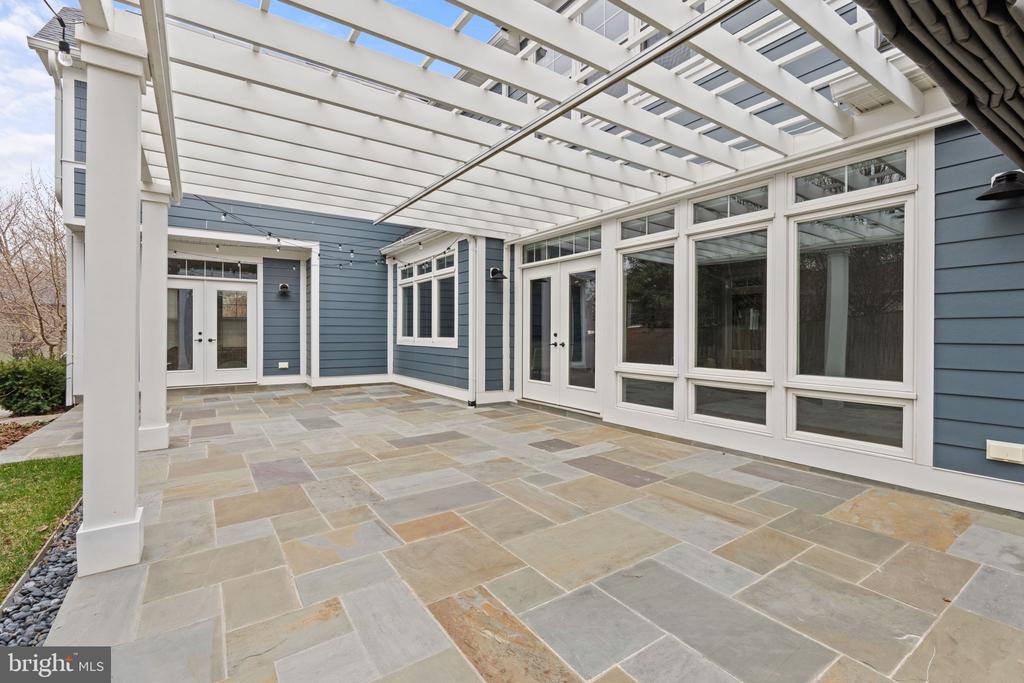 635 PUTNAM PLACE
