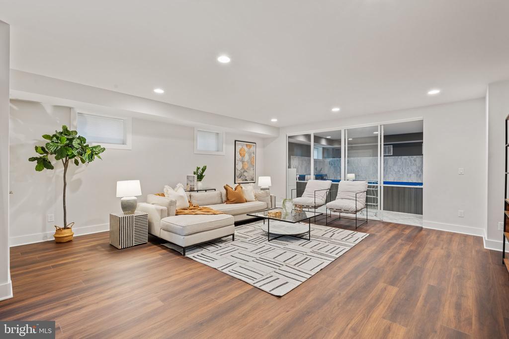 635 PUTNAM PLACE