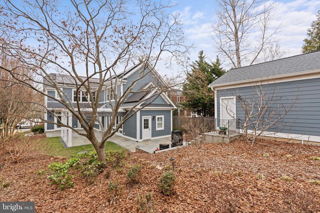 635 PUTNAM PLACE