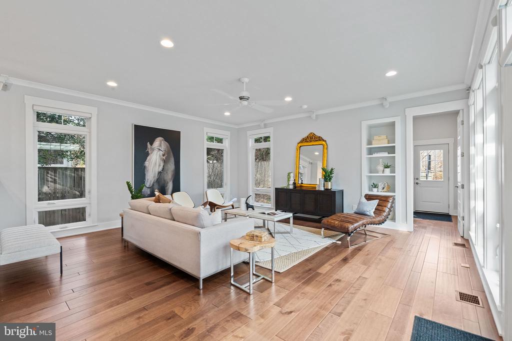 635 PUTNAM PLACE