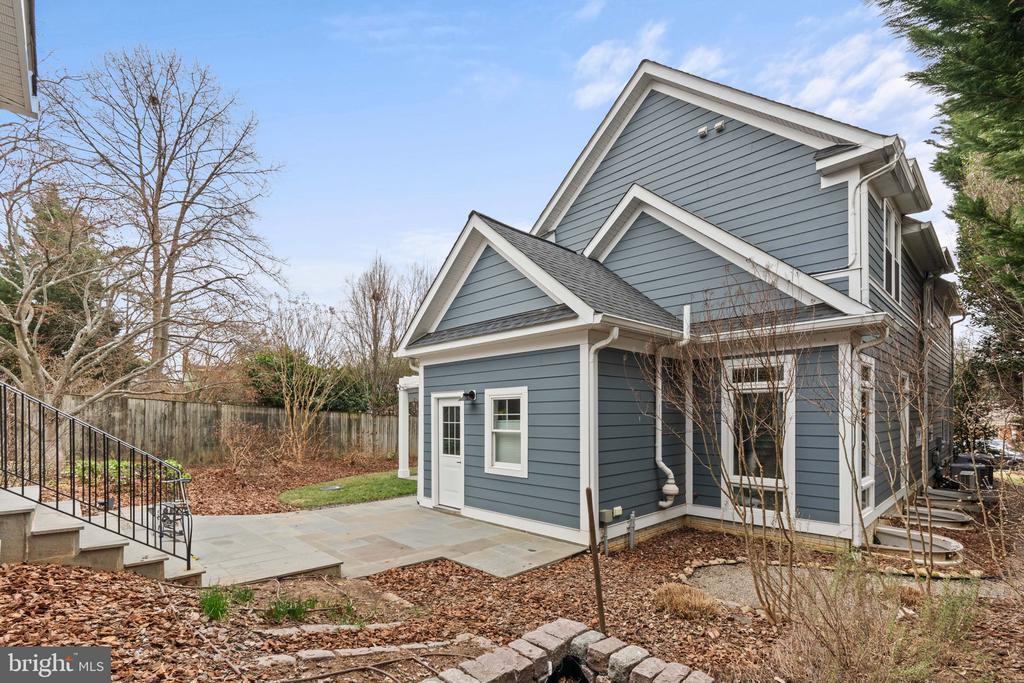 635 PUTNAM PLACE