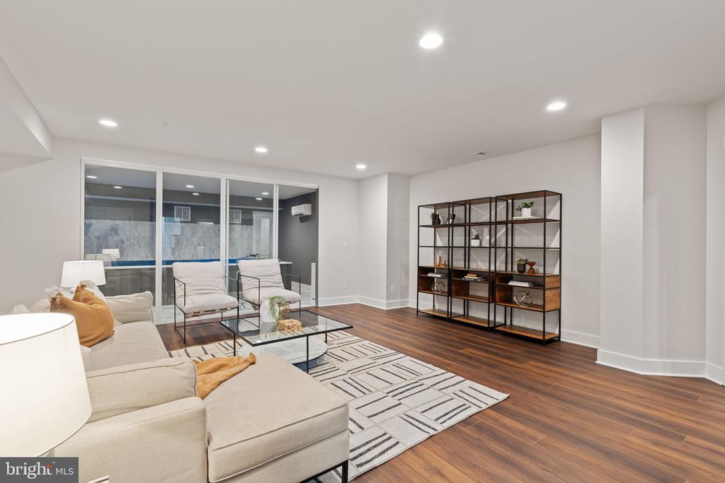 635 PUTNAM PLACE