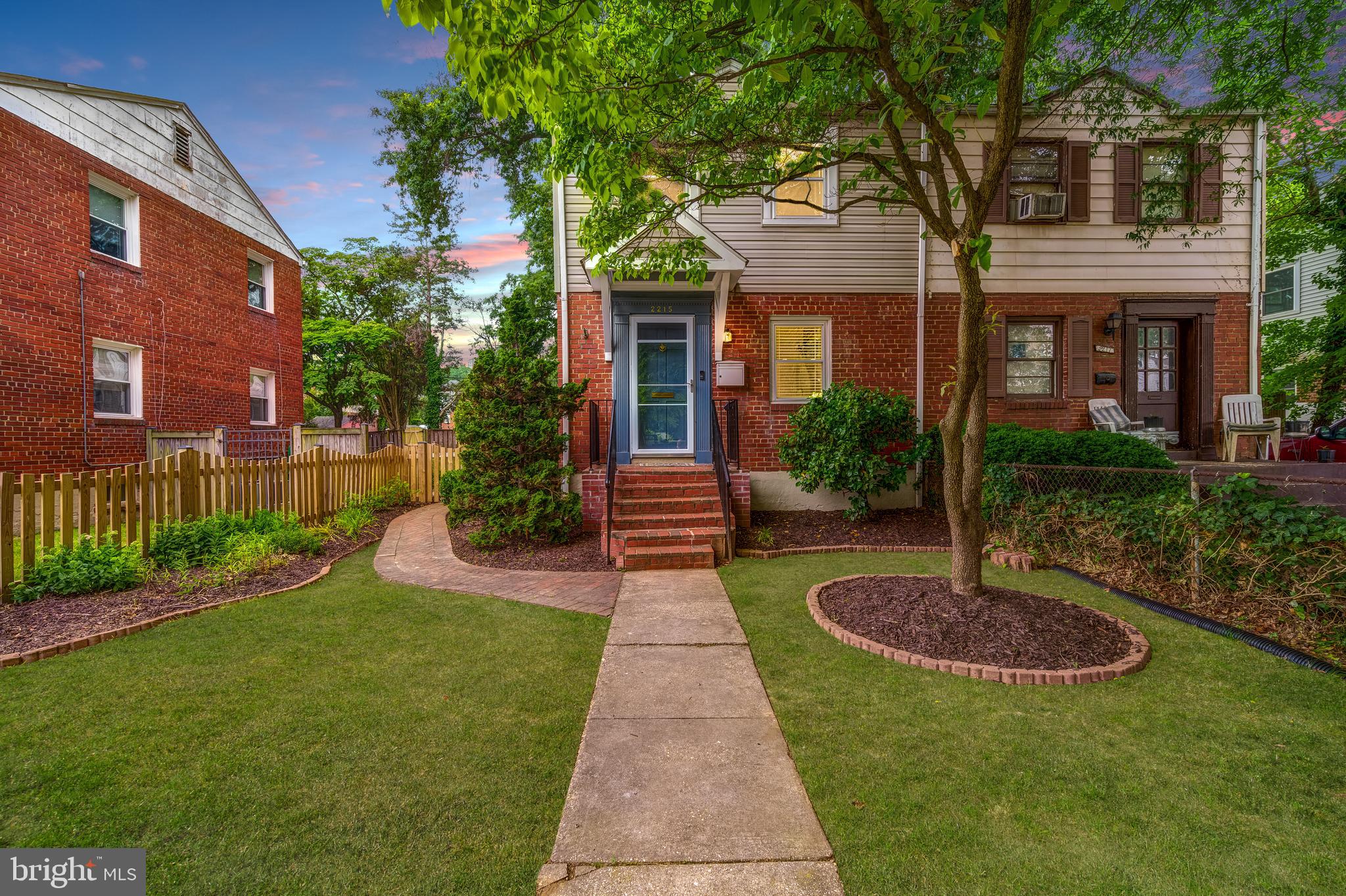 2215 ARLINGTON TERRACE