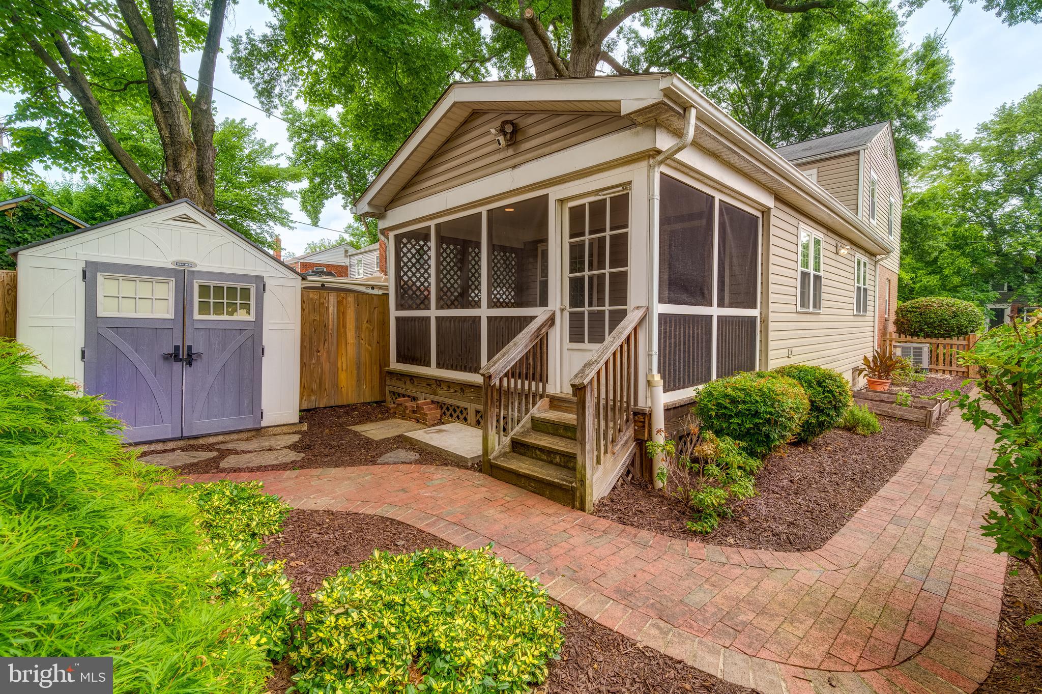 2215 ARLINGTON TERRACE