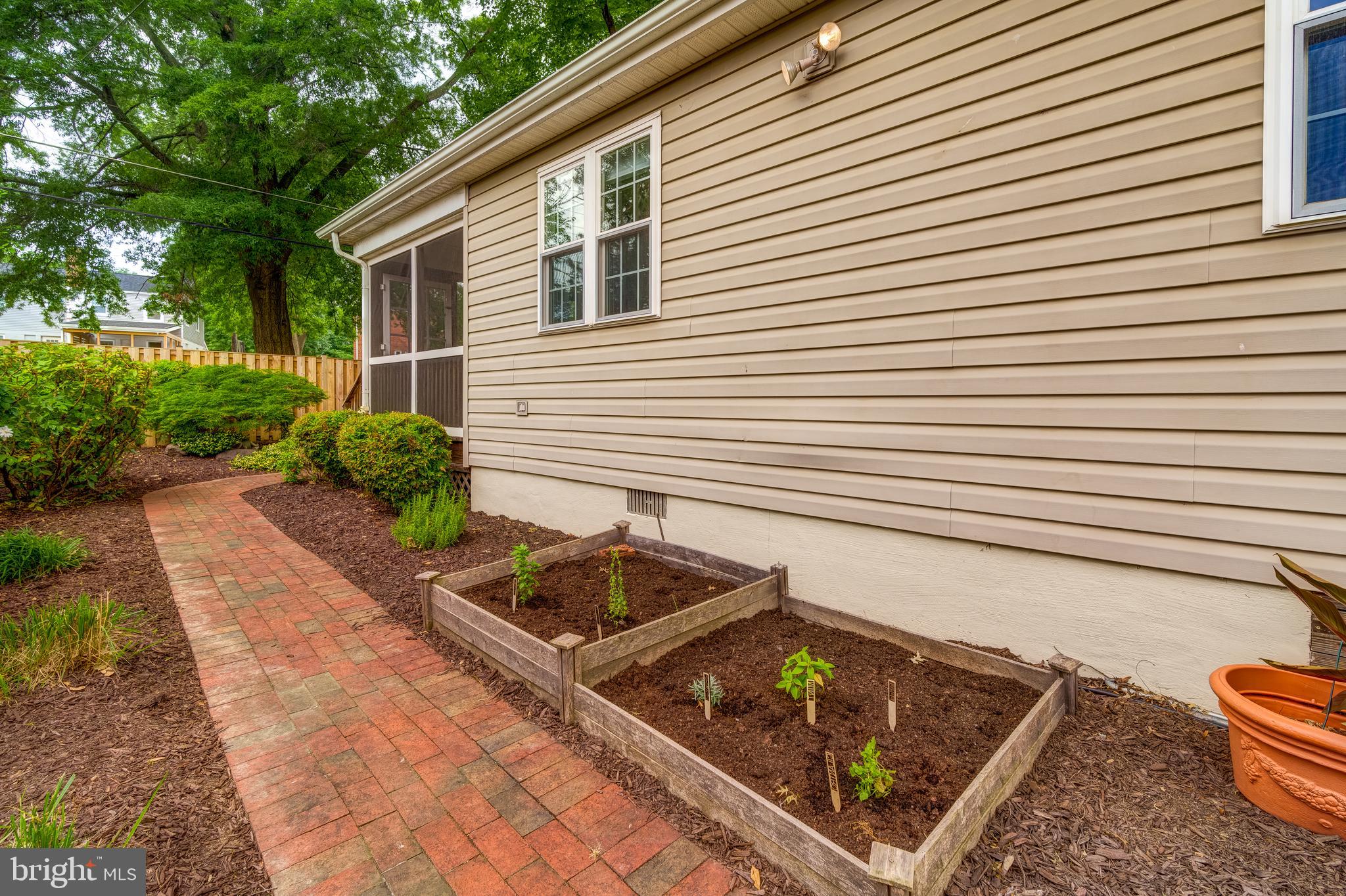 2215 ARLINGTON TERRACE