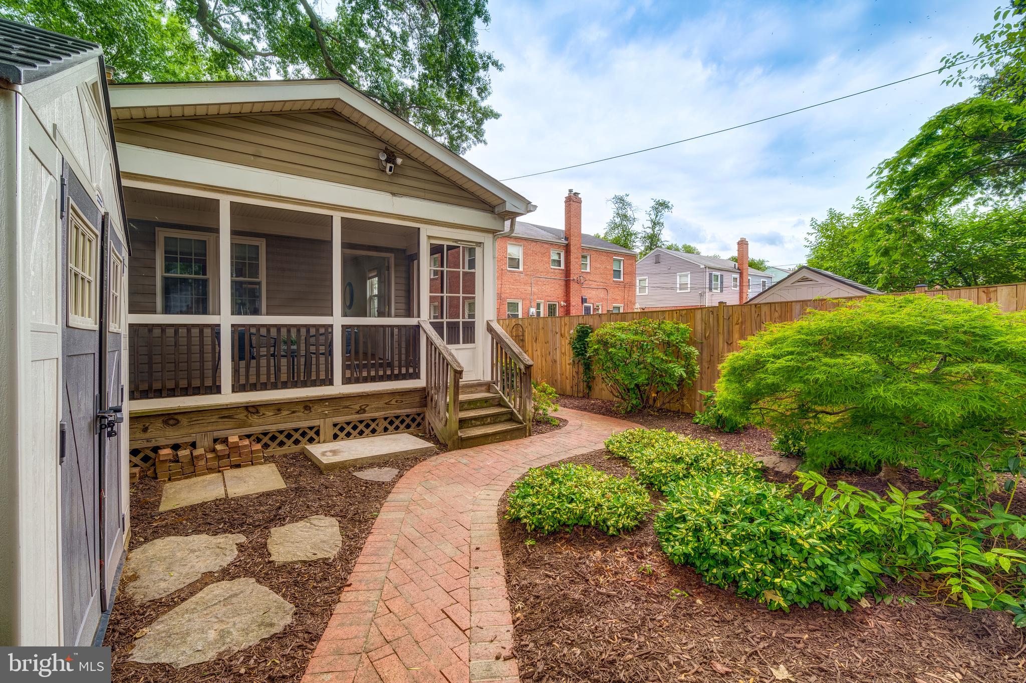 2215 ARLINGTON TERRACE