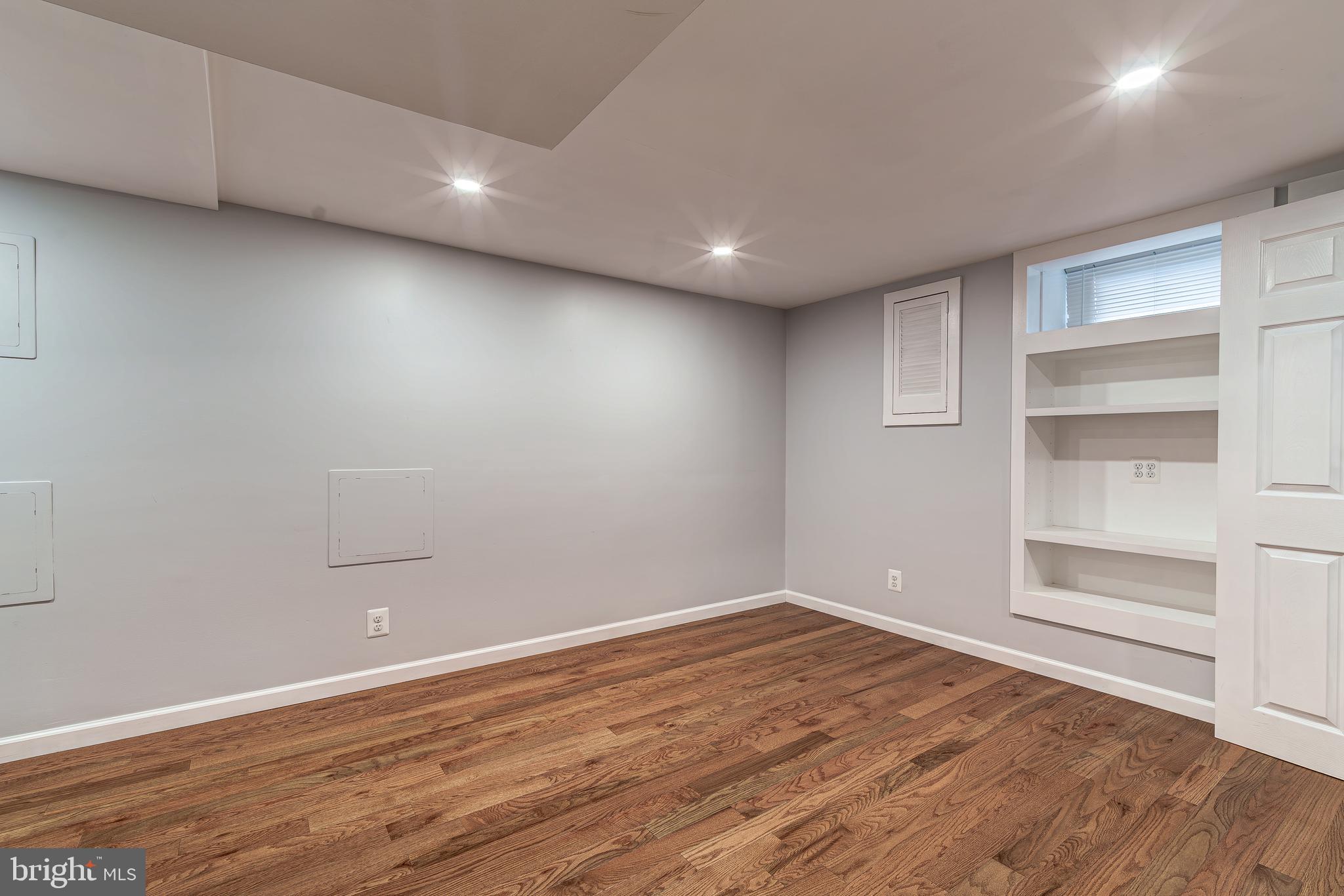 2215 ARLINGTON TERRACE