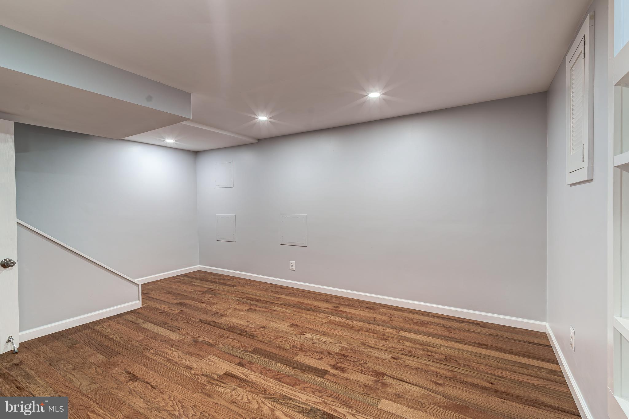 2215 ARLINGTON TERRACE