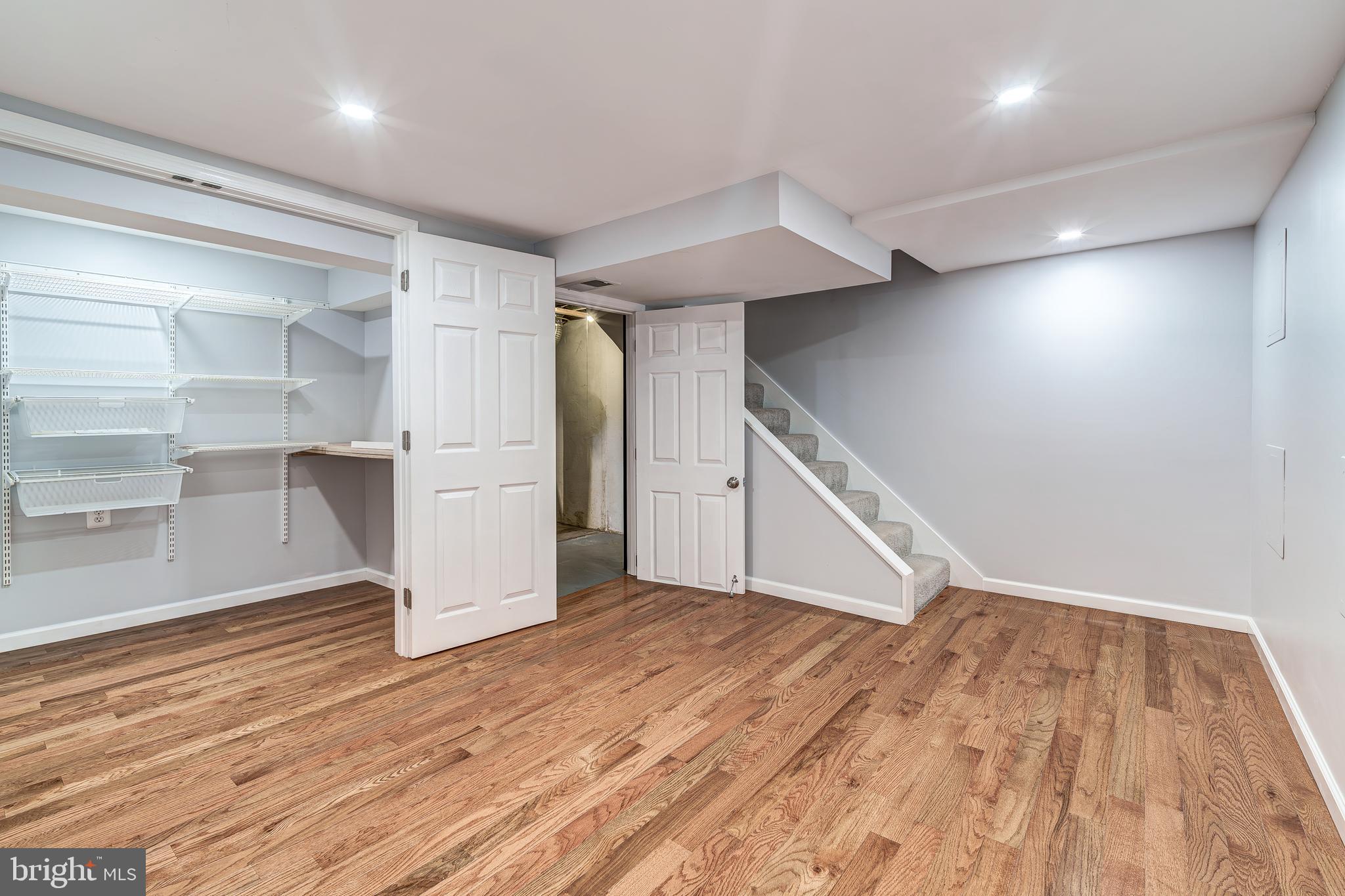 2215 ARLINGTON TERRACE