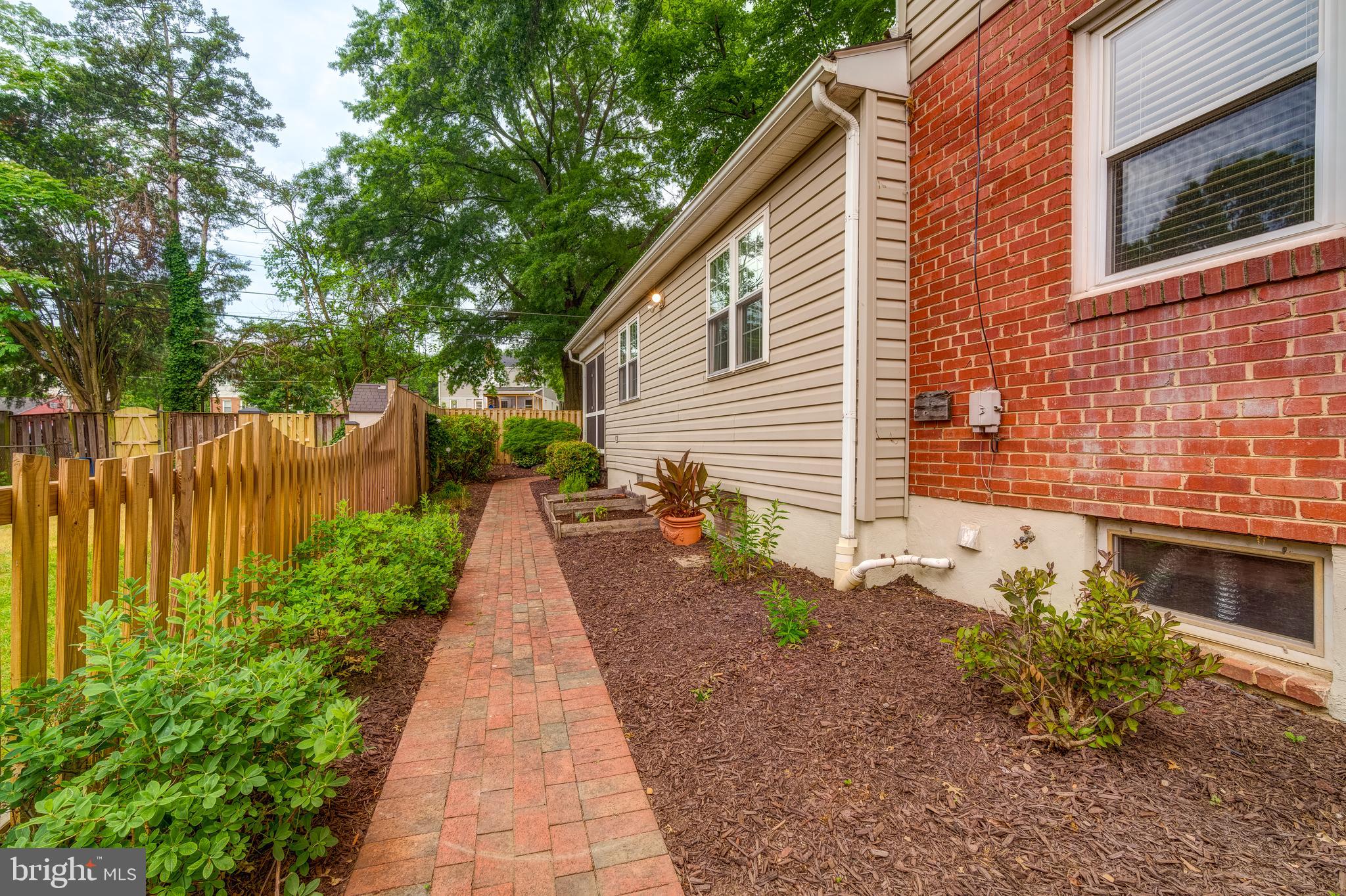 2215 ARLINGTON TERRACE