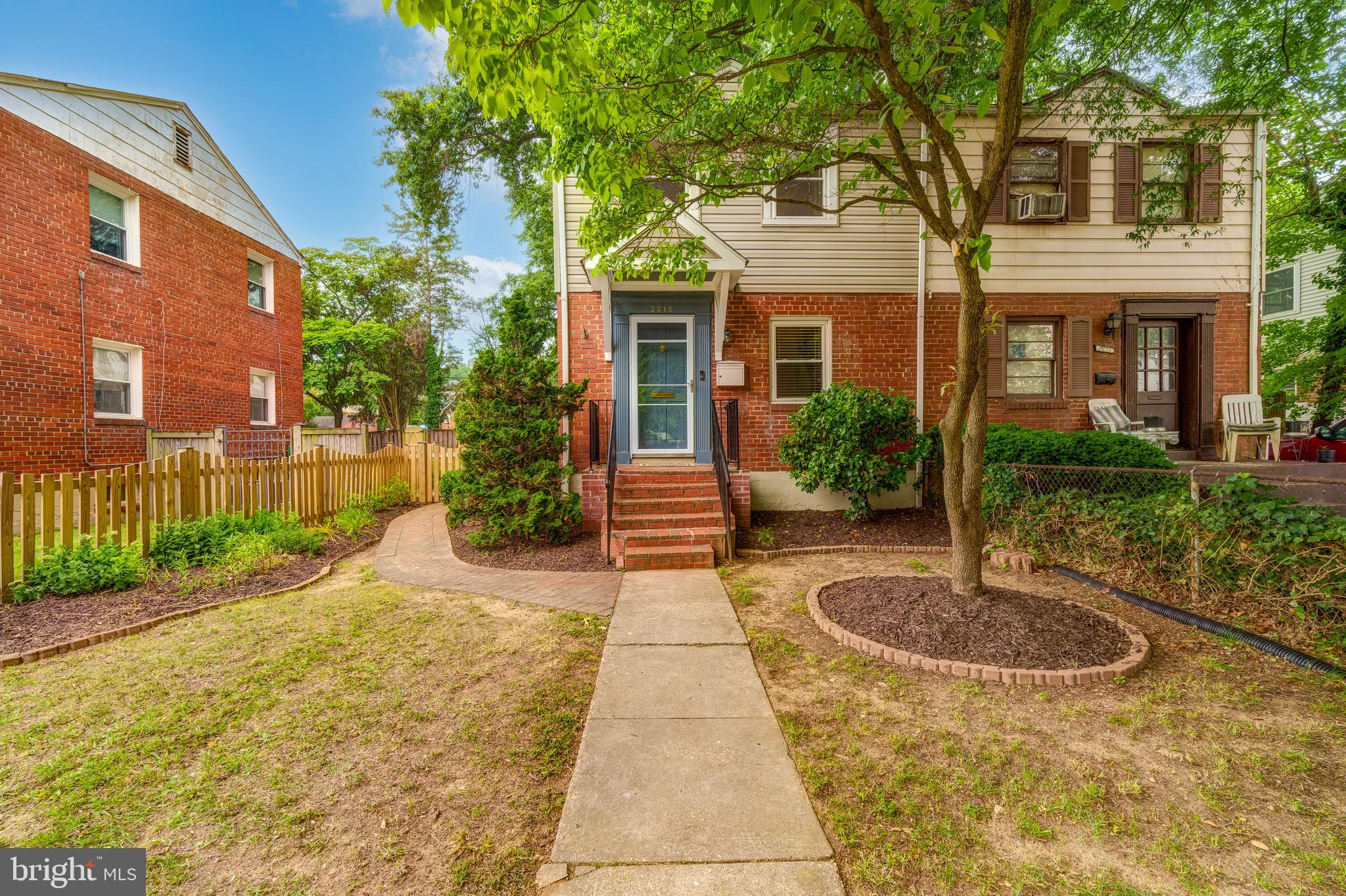 2215 ARLINGTON TERRACE