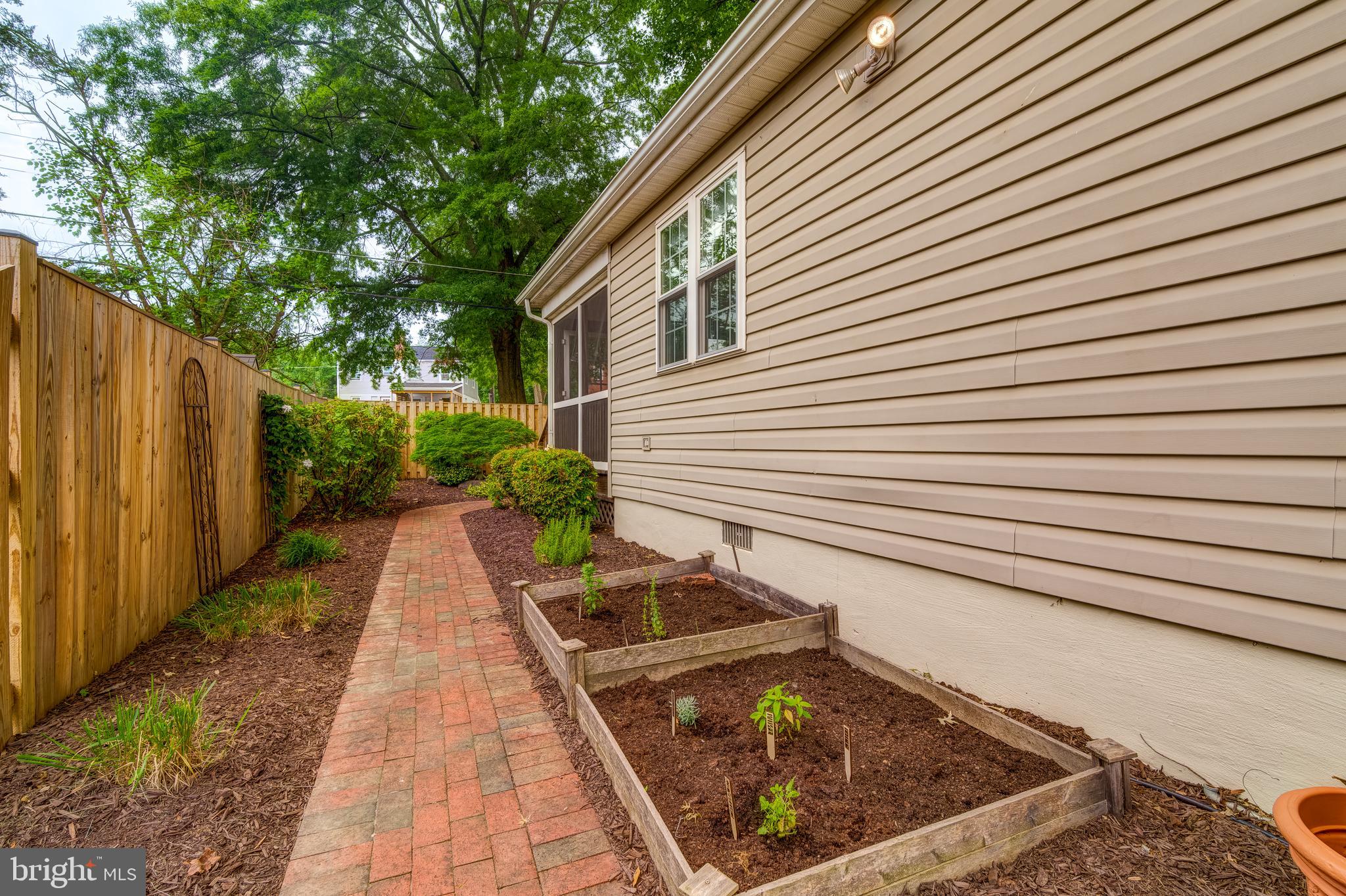 2215 ARLINGTON TERRACE