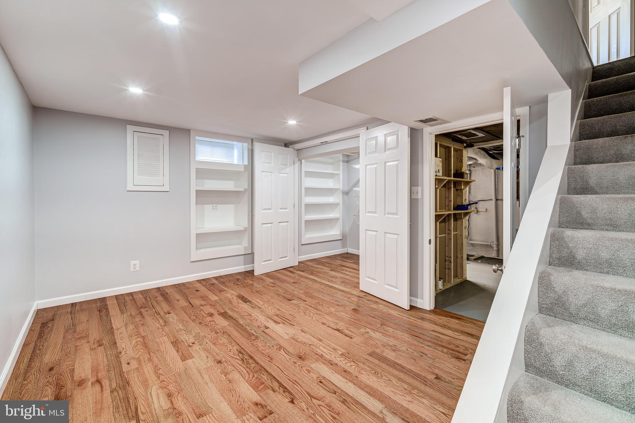 2215 ARLINGTON TERRACE