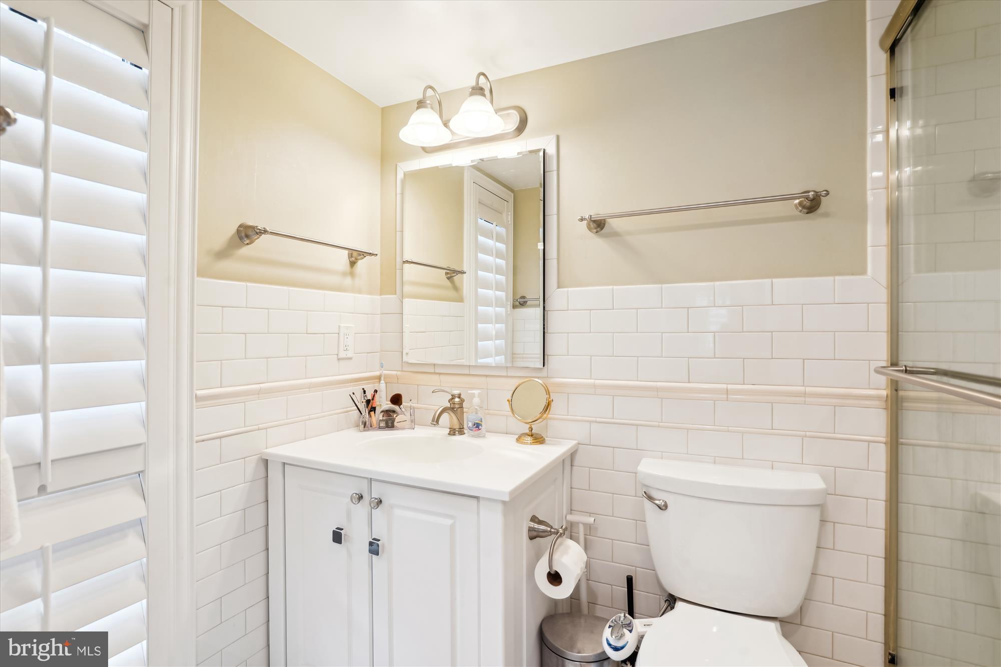 2122 GREEN WATCH WAY 200