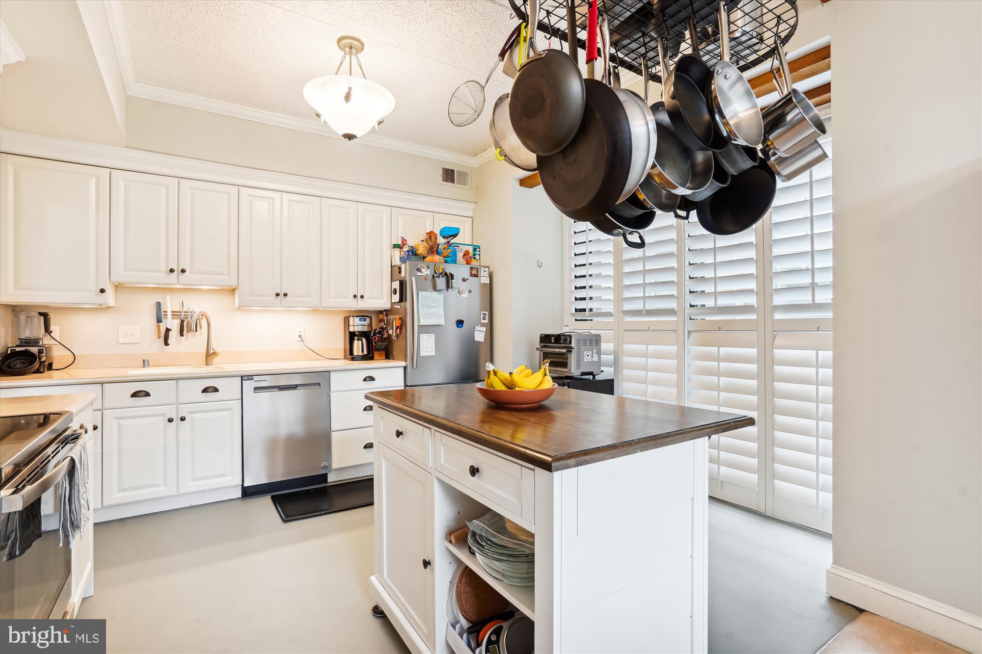 2122 GREEN WATCH WAY 200