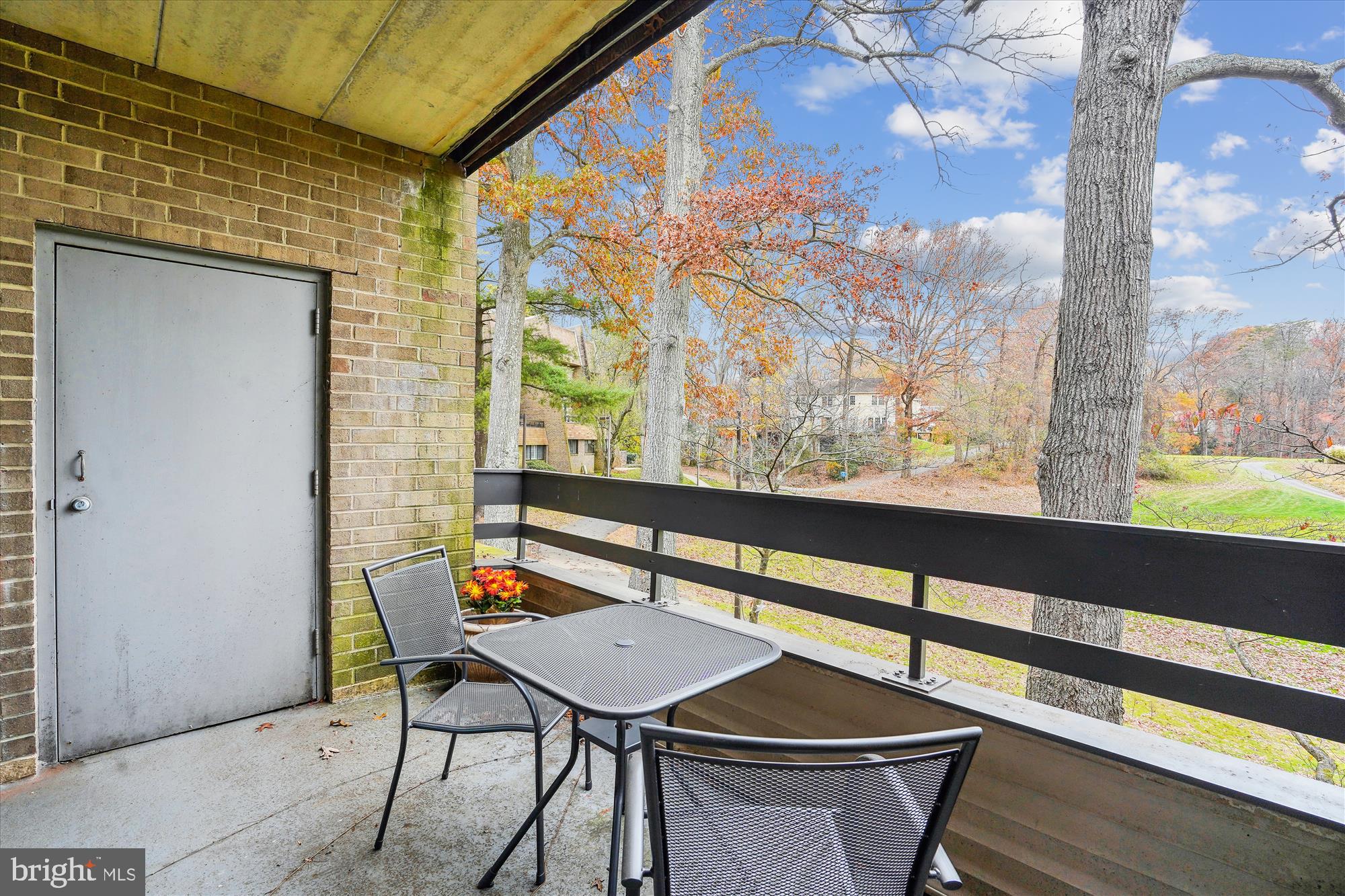 2122 GREEN WATCH WAY 200