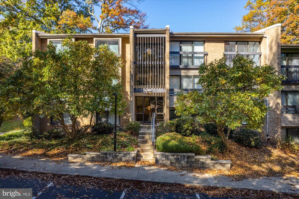 2122 GREEN WATCH WAY 200