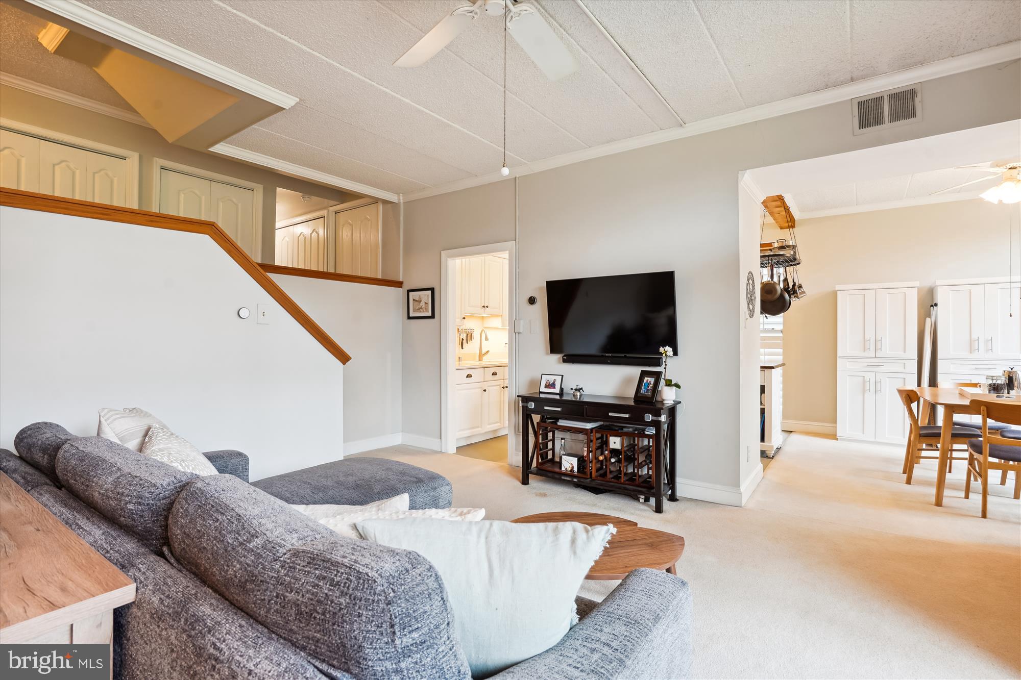 2122 GREEN WATCH WAY 200