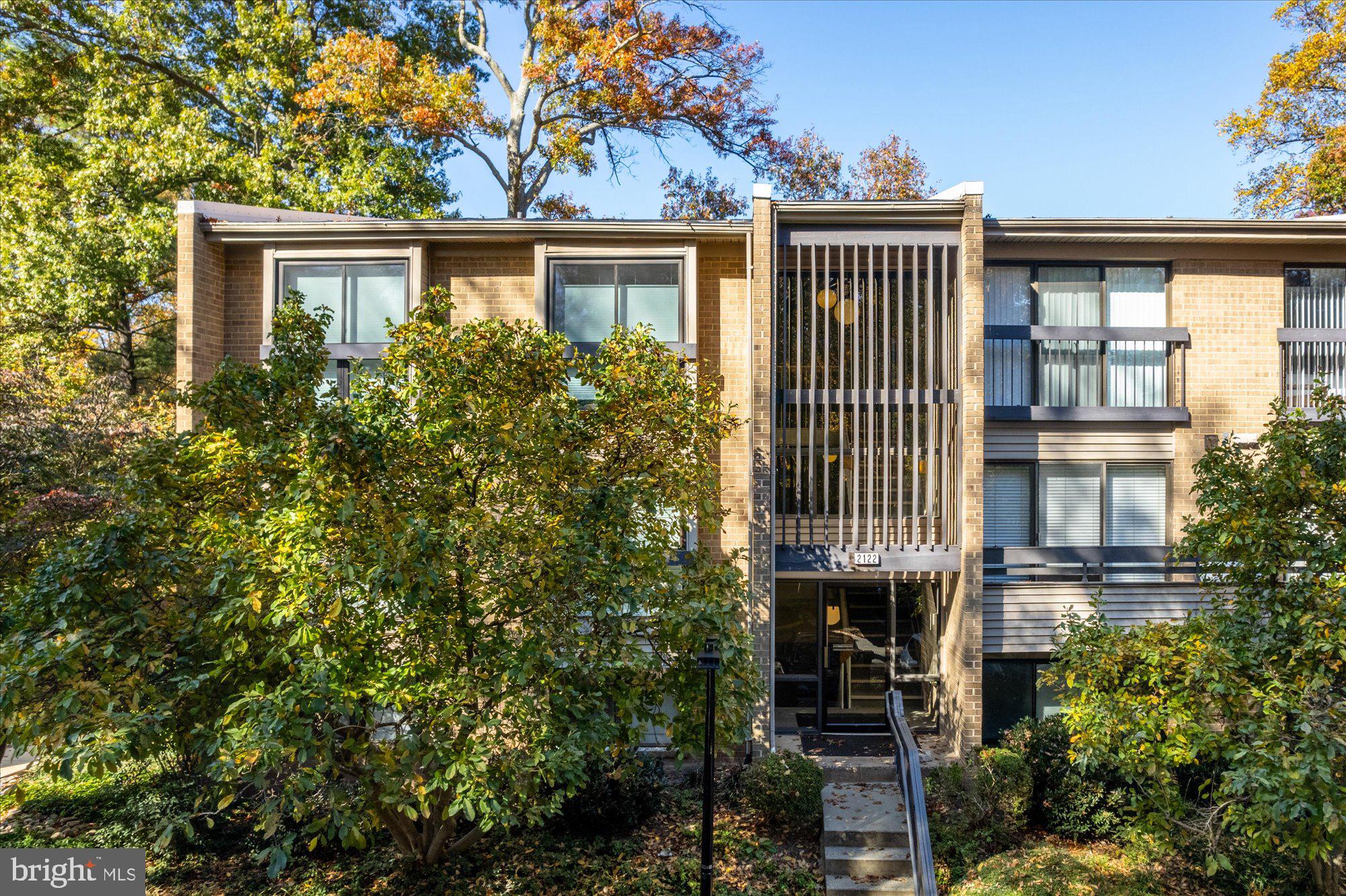 2122 GREEN WATCH WAY 200