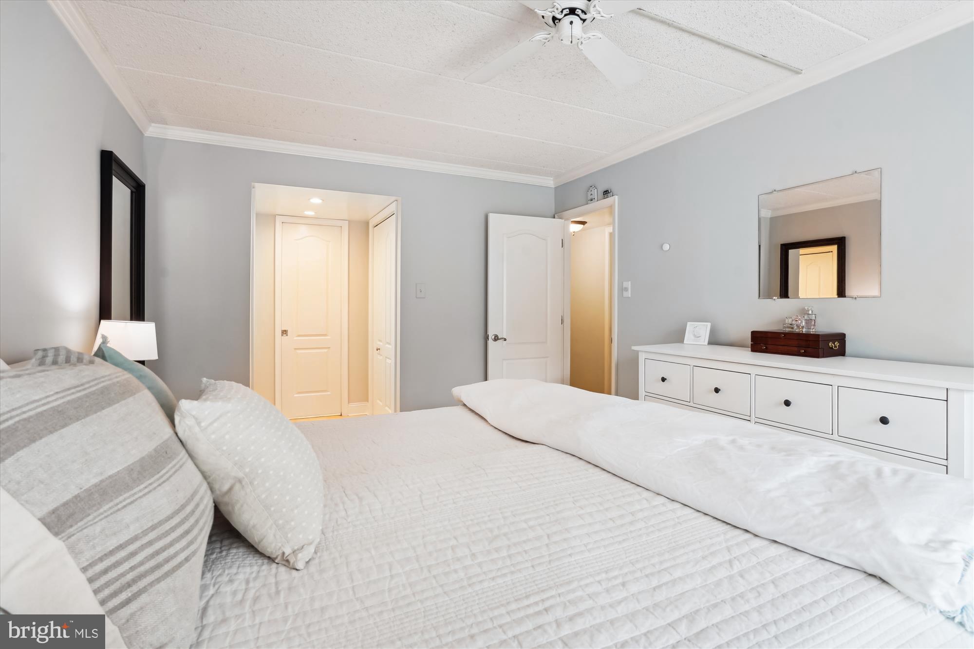 2122 GREEN WATCH WAY 200