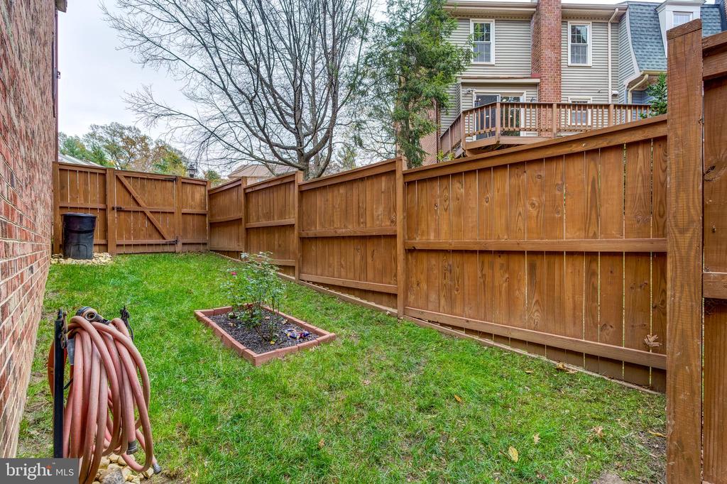 5936 WOODFIELD ESTATES DRIVE