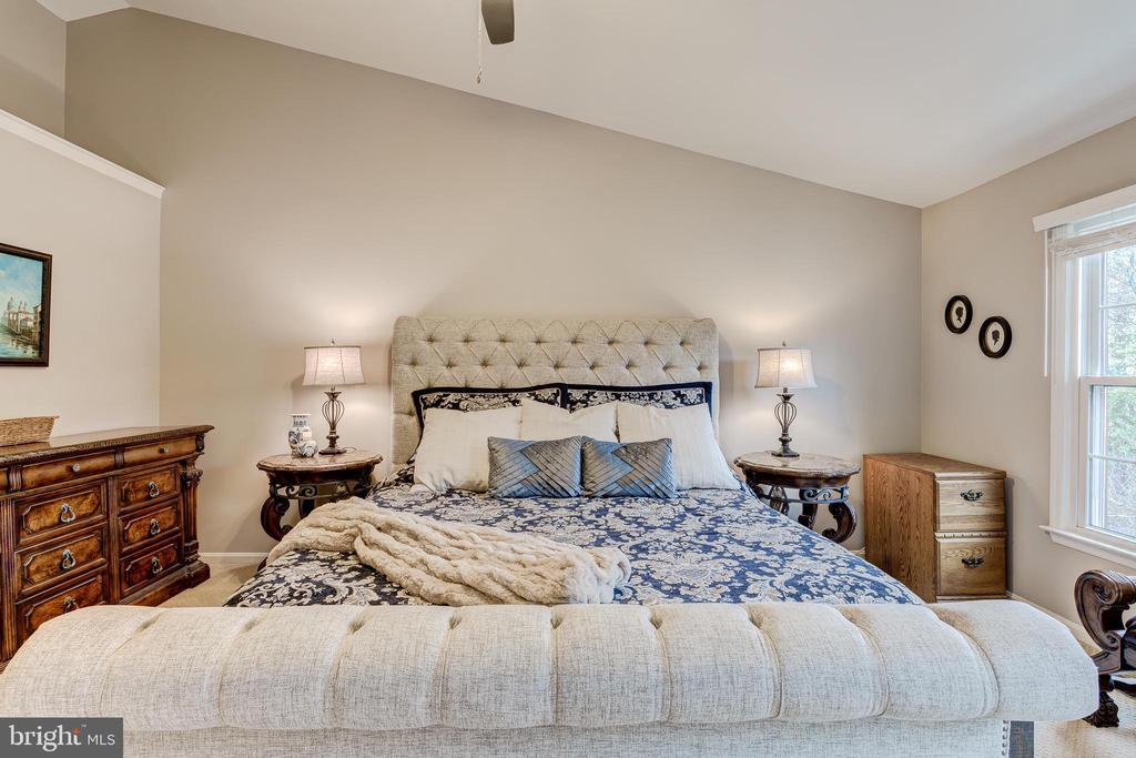5936 WOODFIELD ESTATES DRIVE