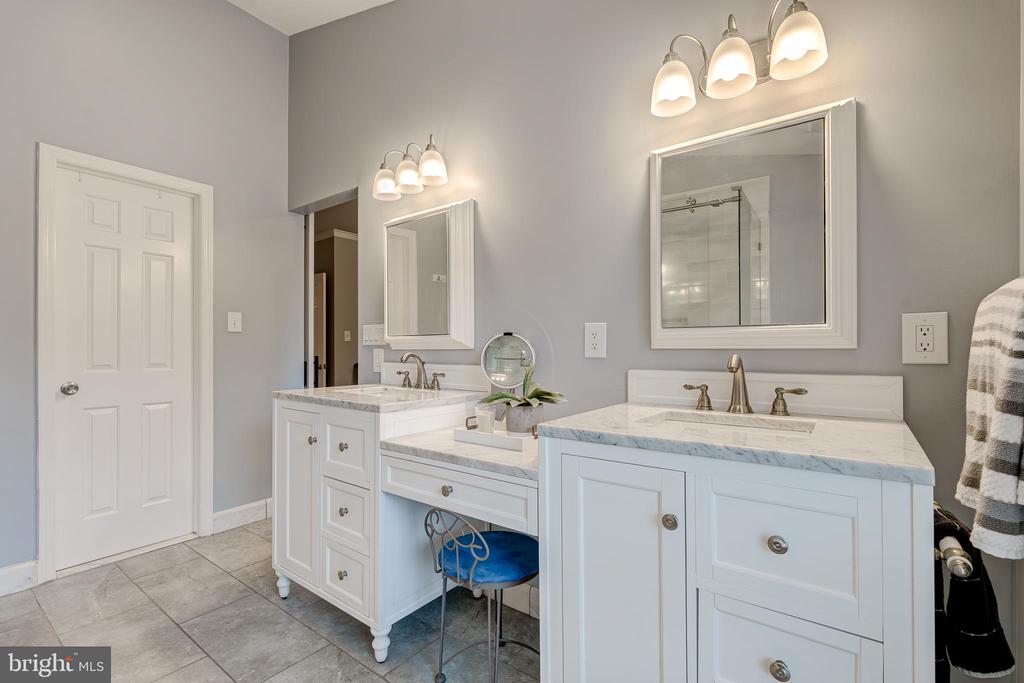 5936 WOODFIELD ESTATES DRIVE