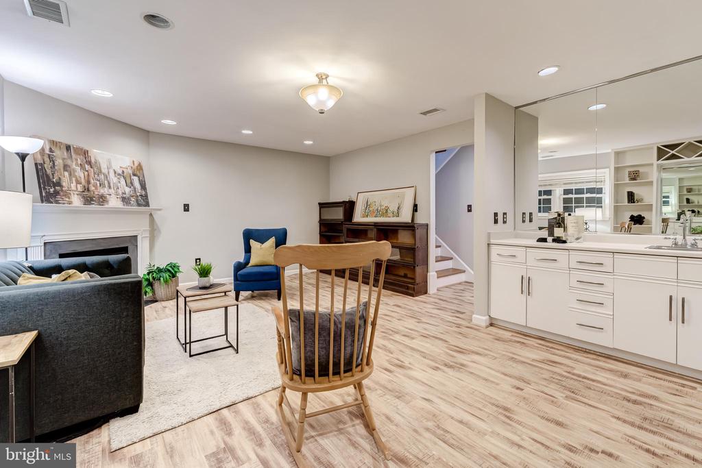 6060 ESTATES DRIVE
