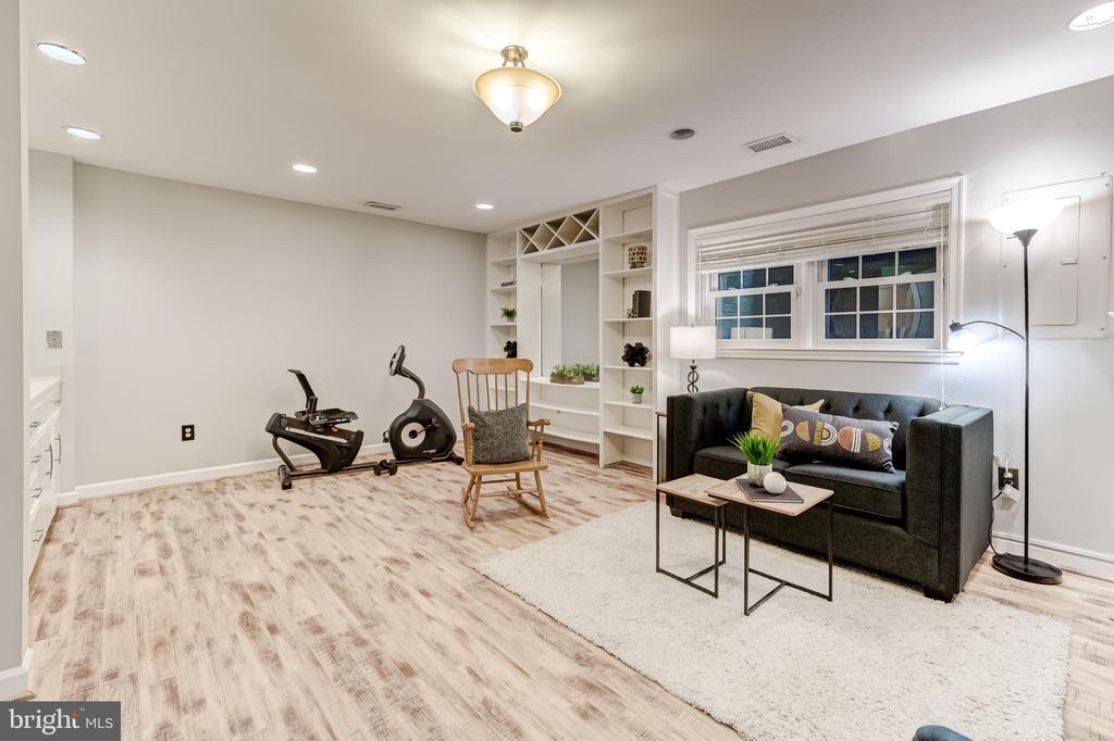 6060 ESTATES DRIVE