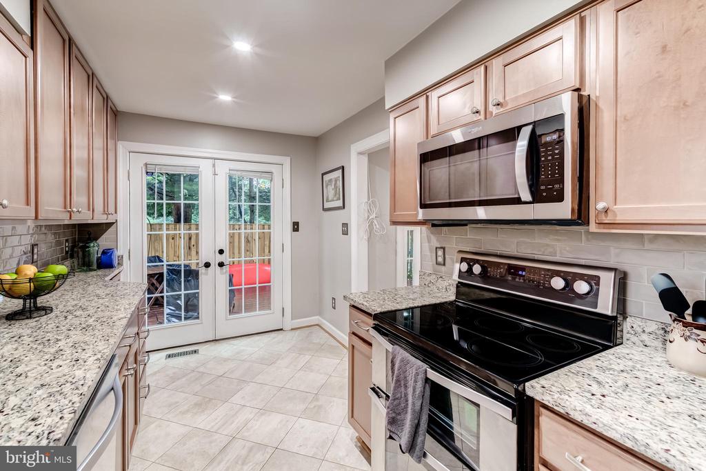 6060 ESTATES DRIVE
