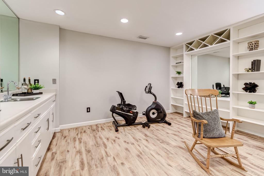 6060 ESTATES DRIVE