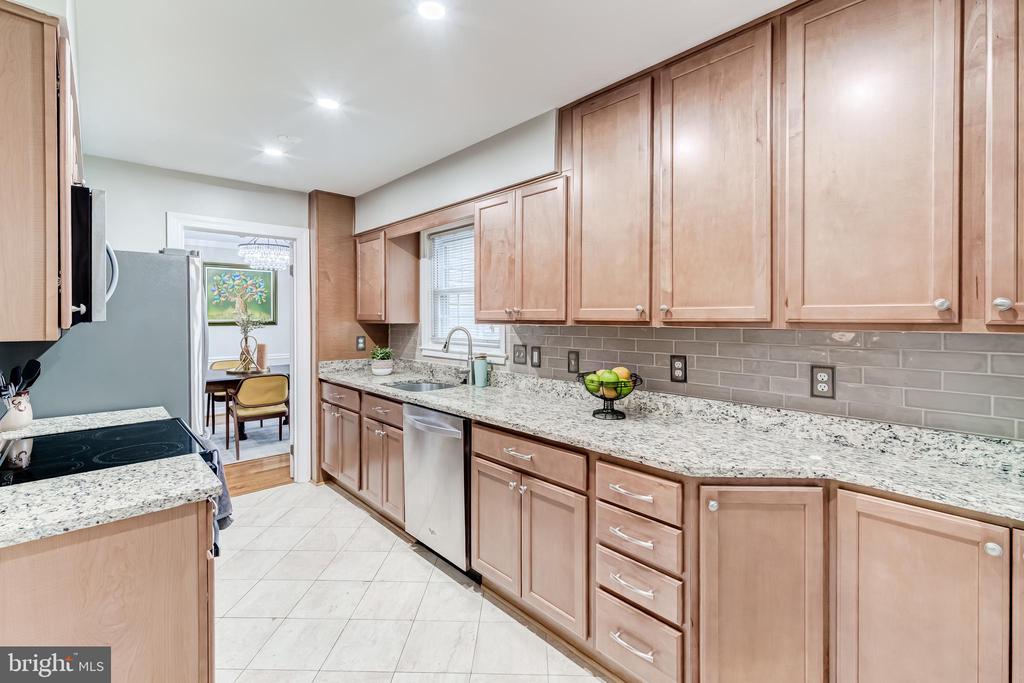 6060 ESTATES DRIVE