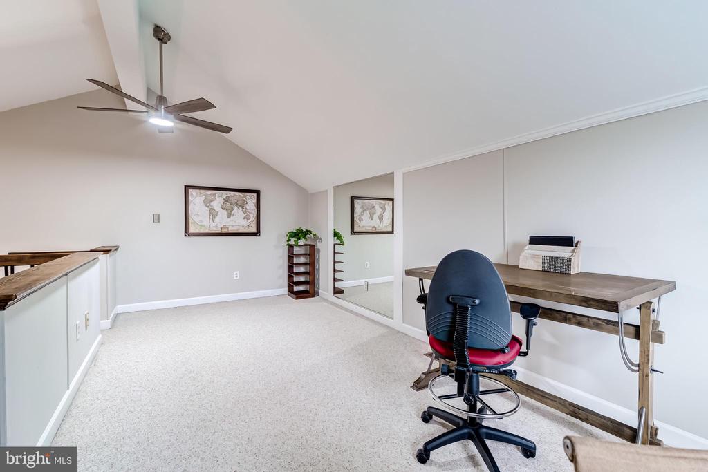 6060 ESTATES DRIVE