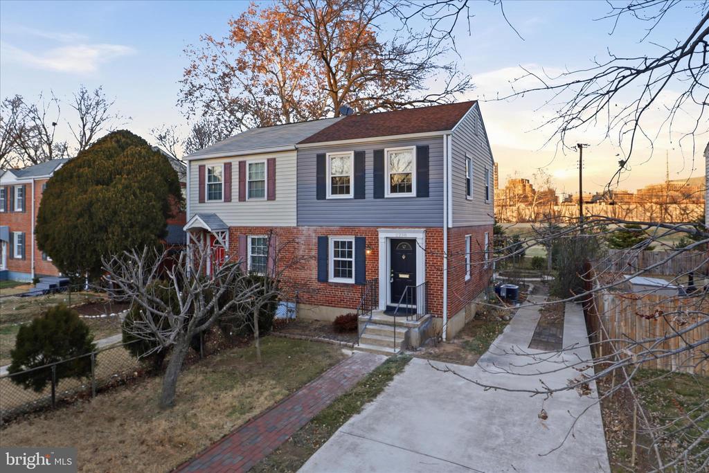 2238 ARLINGTON TERRACE